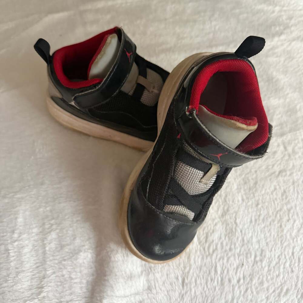 Nike Air Jordan Max Aura 2 Toddler Sneakers Black Gym Red (TD) CN8096-006